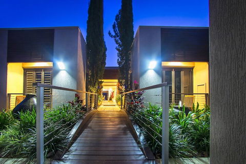 Grandeur On Bay Three - Accommodation Europe 5
