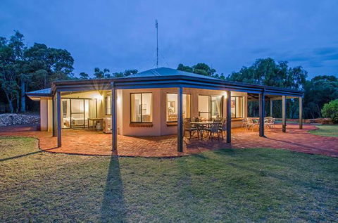 Yallingup Pet Friendly Bush Retreat - Accommodation Europe 6