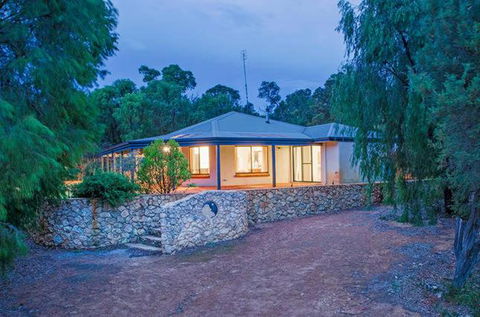 Yallingup Pet Friendly Bush Retreat - Accommodation Europe 4