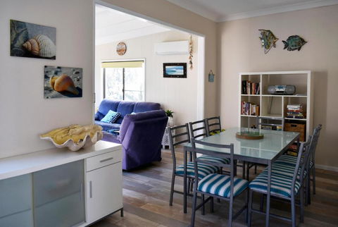 SHELLHARBOUR BEACH COTTAGE 1 Minute Walk To Beach Flags In Summer - Accommodation Europe 5