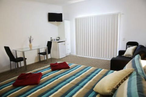 Honeybee Country Accommodation - Events Australia 0