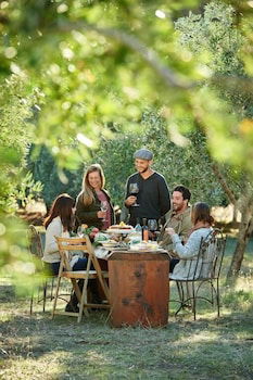Olio Bello Lakeside Glamping - Events Australia 1