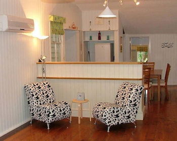 Montville Holiday House - Accommodation Europe 6
