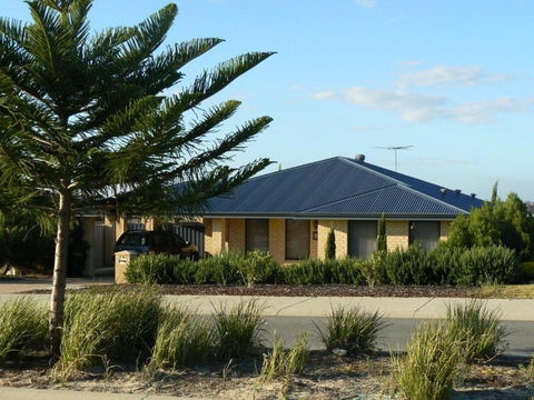 La Mer Home With A Pool - Events Australia 3