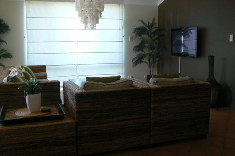 La Mer Home With A Pool - Events Australia 1