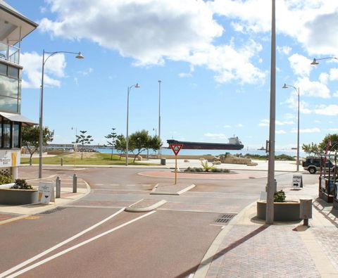 Geraldton Luxury Vacation Home With Free Netflix - Events Australia 4