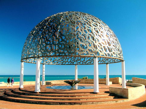 Geraldton Luxury Vacation Home With Free Netflix - Events Australia 3