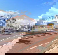 Rose Hotel Clarkson - Tourism Bookings