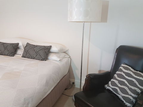 Newcastle Executive Homes - Cooks Hill Cottage - Accommodation Europe 4