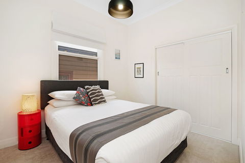Newcastle Executive Homes - Cooks Hill Cottage - Accommodation Europe 3