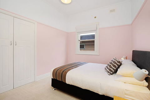 Newcastle Executive Homes - Cooks Hill Cottage - Accommodation Europe 2