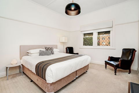 Newcastle Executive Homes - Cooks Hill Cottage - Accommodation Europe 0