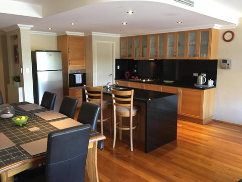 Huge House On The Grand Canal - Events Australia 6