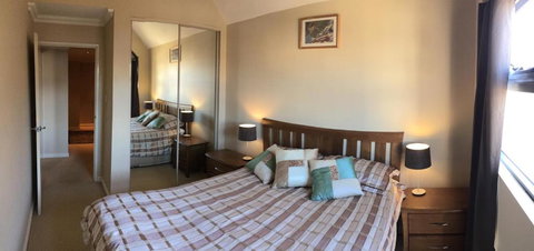 Huge House On The Grand Canal - Events Australia 4