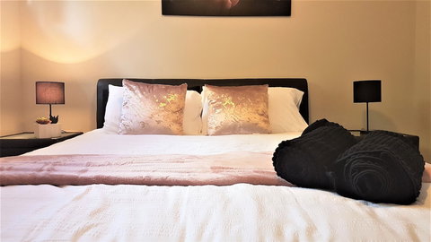 Luxuary Apartment Near Airport - Events Australia 4