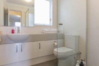 Luxuary Apartment Near Airport - Events Australia 5