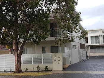 Luxuary Apartment Near Airport - Events Australia 6