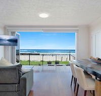 Beachfront Palm Beach Townhouse - Accommodation Europe