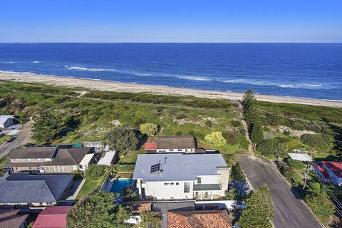 Magnificent Beach House - Events Australia 1
