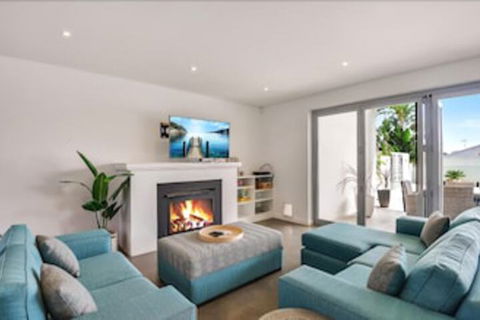 Magnificent Beach House - Events Australia 6