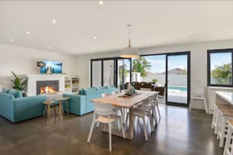 Magnificent Beach House - Events Australia 3