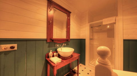 Grace's Spa Cottage - Events Australia 5