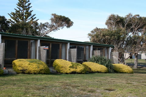 Seaview Holiday Park And  Hostel - Tourism Bookings 0