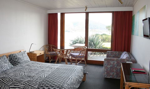 Seaview Holiday Park And  Hostel - Tourism Bookings 5