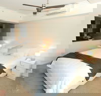 Surfers Paradise Suite with Pool and Spa - Events Australia