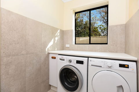 Port Of Call - Accommodation Europe 4