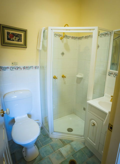 Whispering Pines Cottages - Accommodation Europe 5