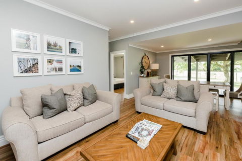 Walnut Tree Cottages - Accommodation Europe 6