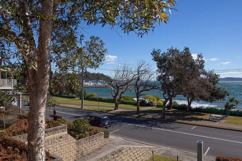 A Yachtsmans Rest, 3/37 Victoria Parade - Events Australia 1