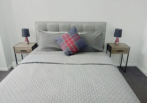 Stylish Waterfront Apt In Rhodes - Events Australia 4