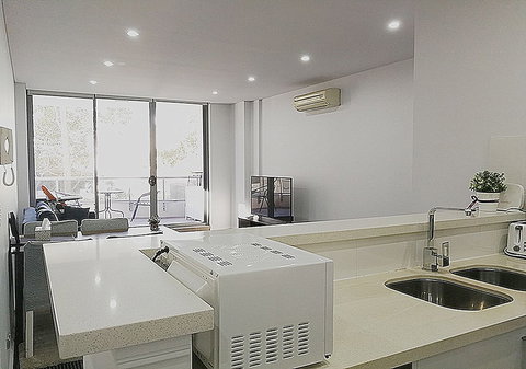 Stylish Waterfront Apt In Rhodes - Events Australia 1