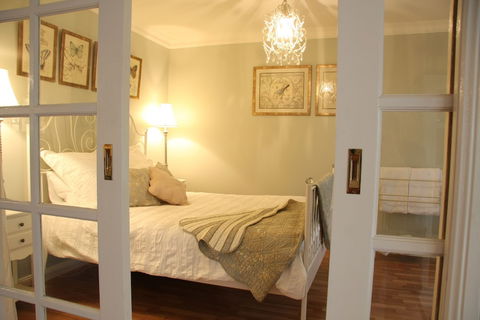 Azalea Cedar-Rose Villa - Events Australia 4