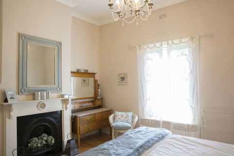 Azalea Cedar-Rose Villa - Events Australia 5