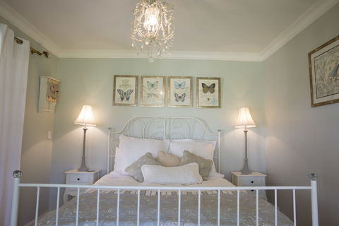 Azalea Cedar-Rose Villa - Events Australia 6