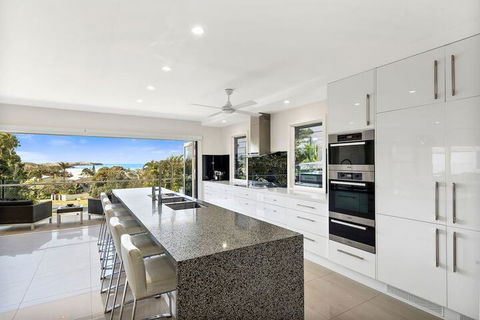 Ultimate Beach House - Events Australia 5