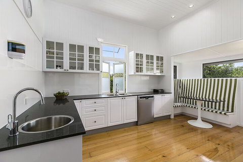 Kenilworth Boutique Accommodation - Events Australia 7