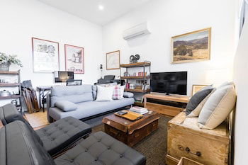 MURRAY, 1BDR Fitzroy Apartment - Events Australia 1
