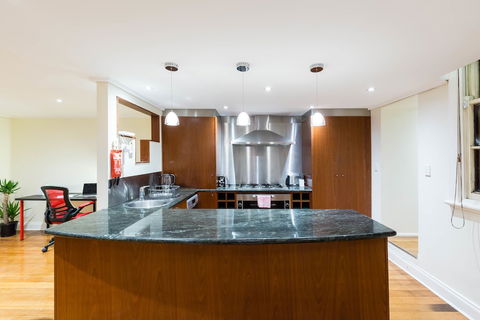 HELENA, 2BDR Fitzroy House - Events Australia 5