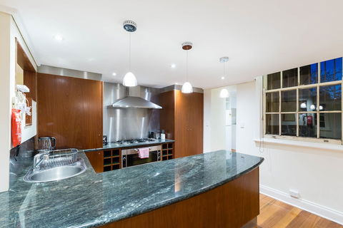 HELENA, 2BDR Fitzroy House - Events Australia 6
