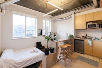 LUCINDA, Carlton Studio Apartment - Events Australia 0