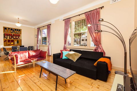 MADELINE, 1BDR Fitzroy Apartment - Events Australia 7