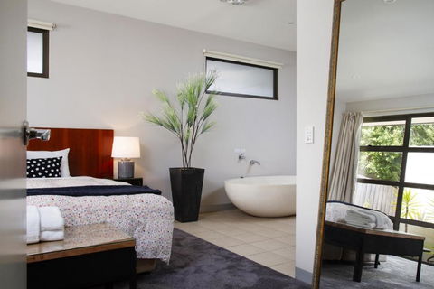 Lake Daylesford Lodge 7 - Events Australia 6