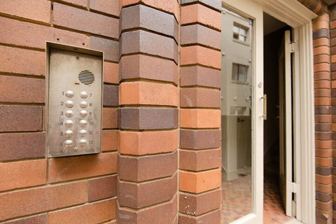 Ocean Front Building On Bondi Beach - Tourism Bookings 2