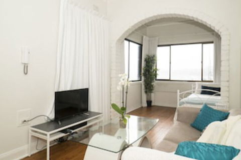 Ocean Front Building On Bondi Beach - Tourism Bookings 0