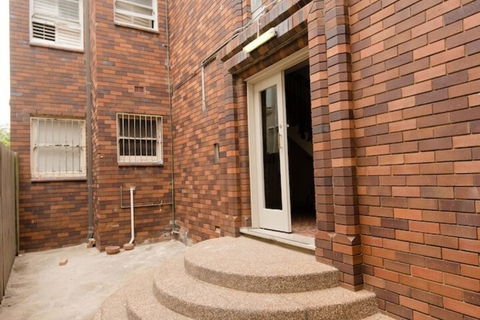 Ocean Front Building On Bondi Beach - Tourism Bookings 1