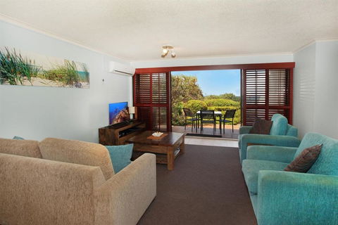Unit 2 Biriny Lodge 1686 1689 David Low Way Coolum Beach - Tourism Bookings 5